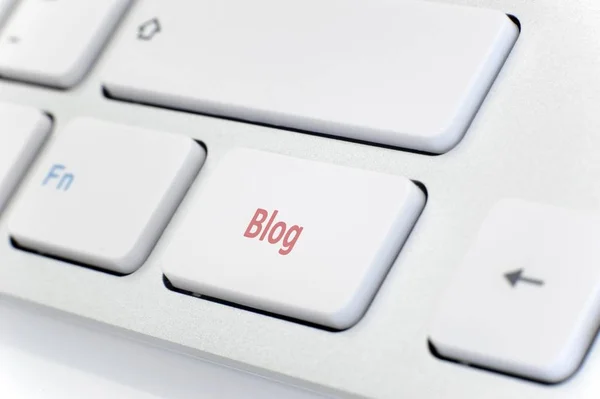 赤いの Word ブログ とモダンな白いキーボード — ストック写真