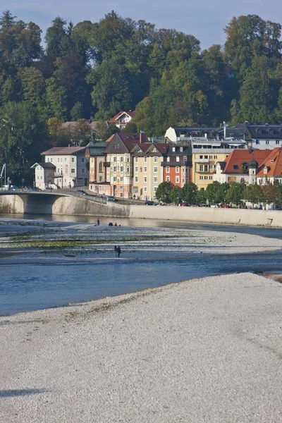 Isar 河的石渣银行在坏 Toelz 上部巴伐利亚 巴伐利亚 Publicground — 图库照片