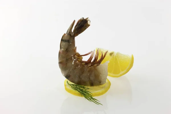 Raw Black Tiger Prawn Penaeus Monodon Headless Shrimp Lemon Dill — Stock Photo, Image
