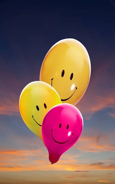 Three Coloured Smiley Balloons Sunset Back — Stock Photo, Image