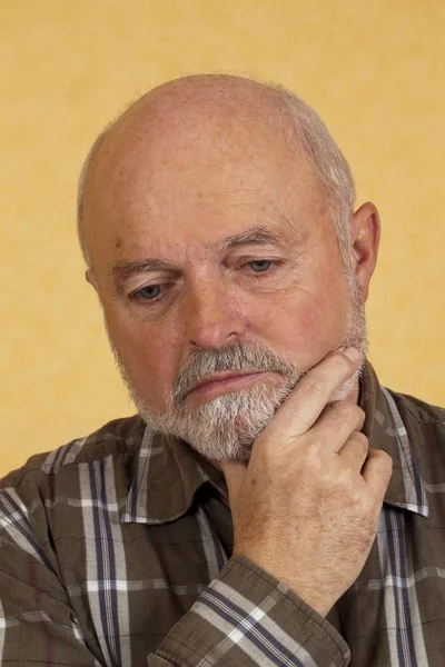 Yaşlı Bir Adam Yaşında Üzgün Depresif — Stok fotoğraf