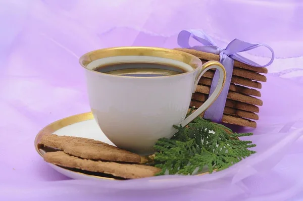 Tasse Kaffee Mit Spekulatius Keksen Mit Schleife Umwickelt Weihnachten — Stockfoto