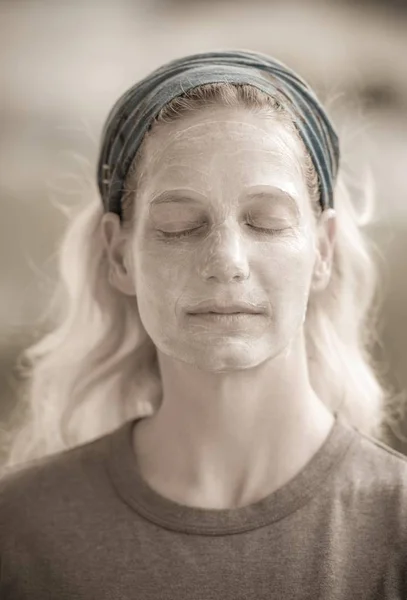 Mujer Años Con Máscara Facial — Foto de Stock