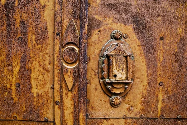さびた鉄の門の扉 — ストック写真