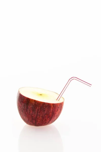 Красное Яблоко Соломинкой Напиток Изолированный Белом — стоковое фото
