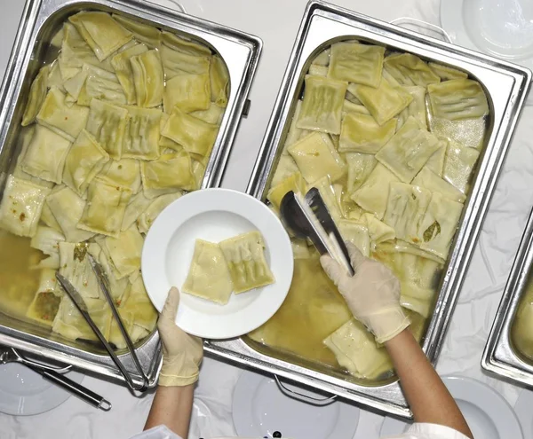 Distribución Alimentos Comida Especial Suabia Pastas Rellenas Mujeres Comedor —  Fotos de Stock