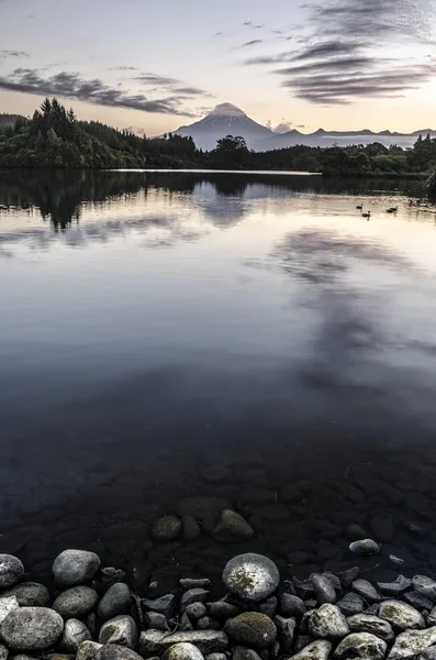 Вид Озеро Сторону Горы Мбаппе Маунт Таранаки Настоящее Время Неактивный — стоковое фото