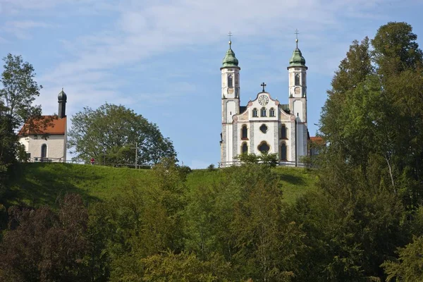 Blick Auf Leonhardskapelle Und Kirche Heilig Kreuz Kreuzkirche Kalvarienberg Bad — Stockfoto