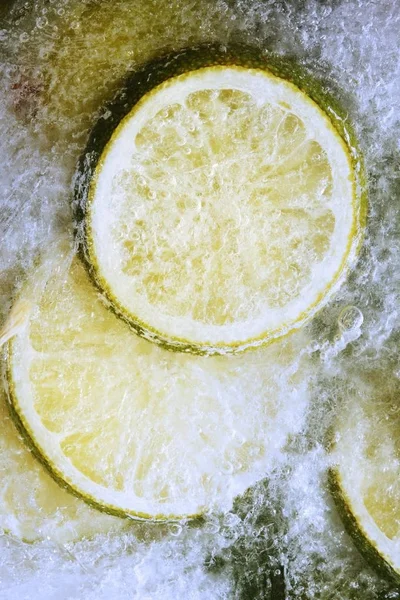 Limes Lemons Frozen Block Ice — Stock Photo, Image