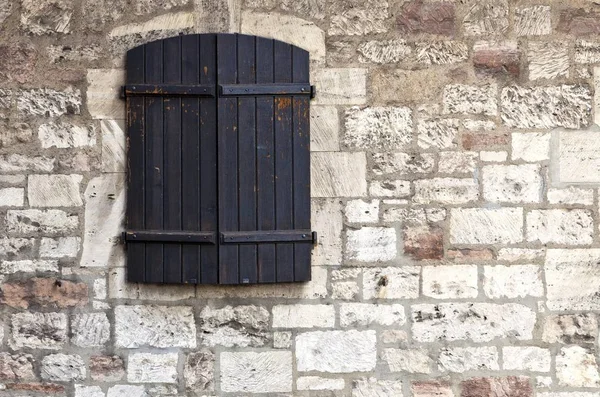 Fenster Einer Burgmauer Eingeworfen — Stockfoto
