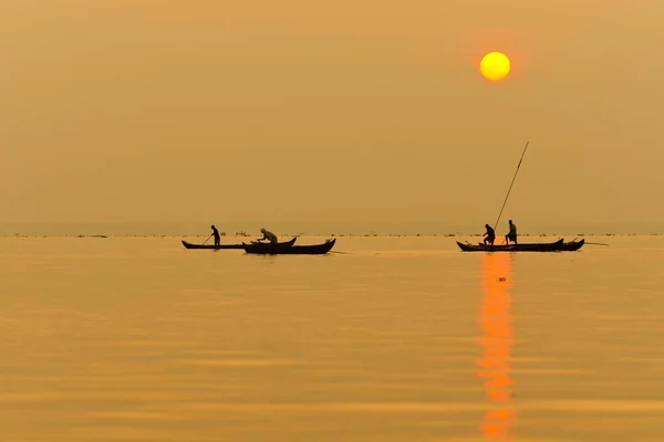 Pescadores Que Pescan Lago Vembanad Amanecer Kerala Sur India India —  Fotos de Stock