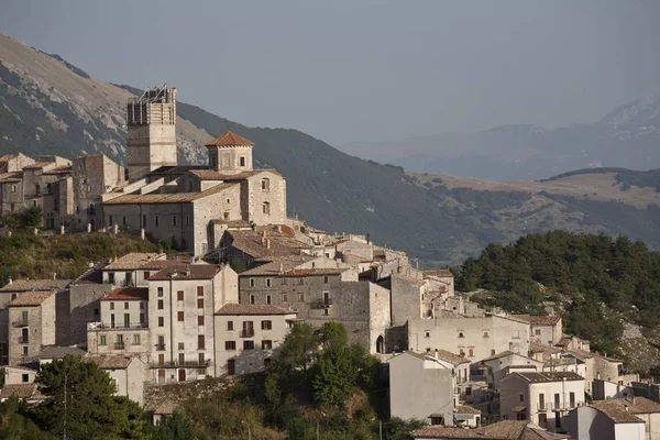 Berg Dorp Castel Del Monte Met Scaffolded Toren Aardbeving 2009 — Stockfoto