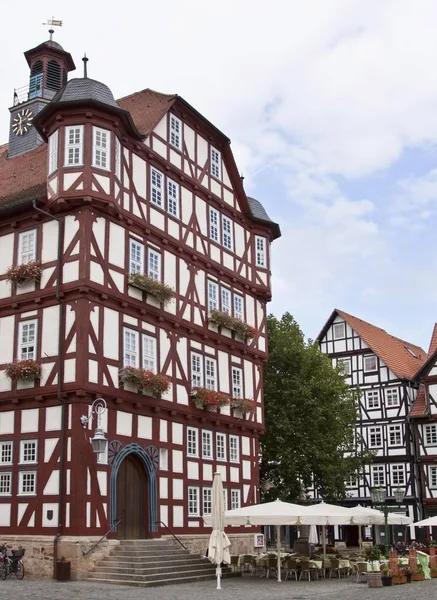木組みの家や市庁舎 メルズンゲン ヘッセン州 ドイツ ヨーロッパ — ストック写真