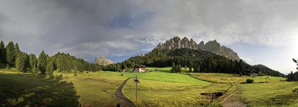 Panoramautsikt Över Bergen — Stockfoto