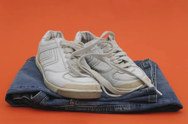 Old Sneakers Jeans Studio — Stock Photo, Image