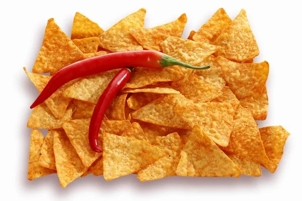 Tortillachips Met Twee Chilipepertjes — Stockfoto