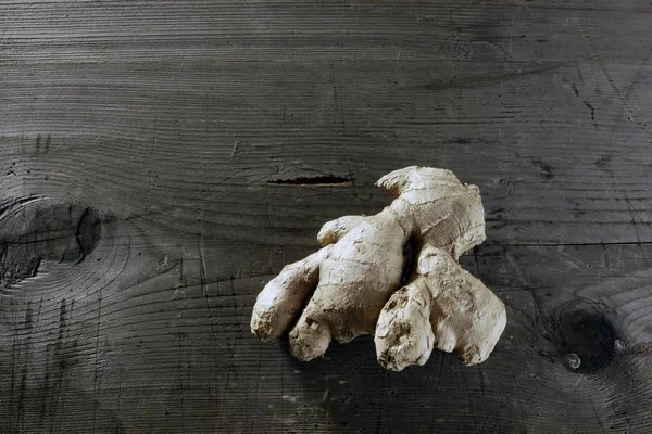 Gengibre Zingiber Officinale Rizoma Uma Superfície Madeira Rústica — Fotografia de Stock