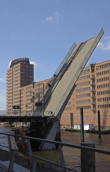 Ponte Bascule Sandtorhafen Distretto Hafencity Amburgo Germania Europa — Foto Stock