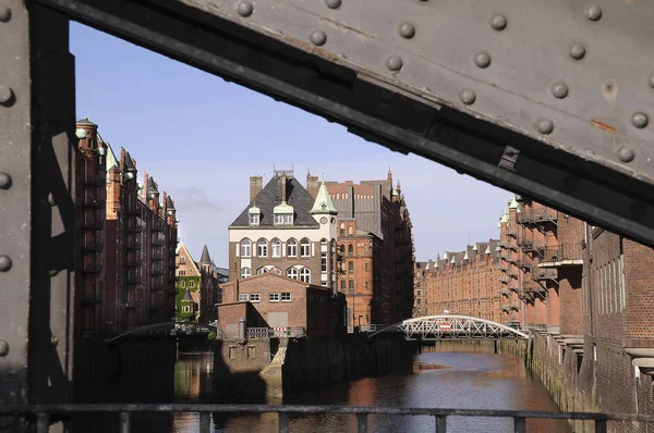 Canal Wasserschloesschen Bridge Foreground Speicherstadt Historic Warehouse District Hamburg Germany — Stock Photo, Image
