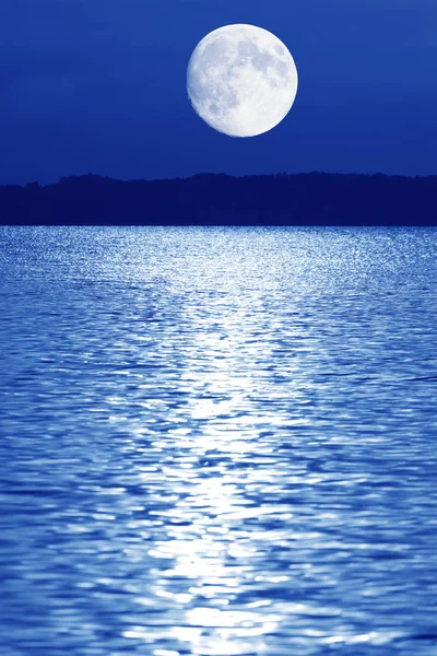 Συνθέτοντας Φεγγάρι Πάνω Από Την Λίμνη Chiemsee Βαυαρία Γερμανία Ευρώπη — Φωτογραφία Αρχείου