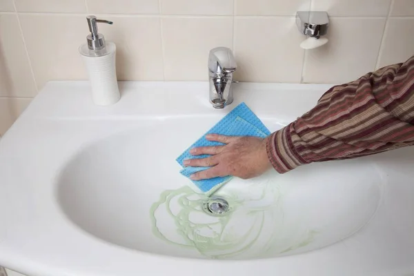 Close Man Cleaning Sink — Stock Photo, Image