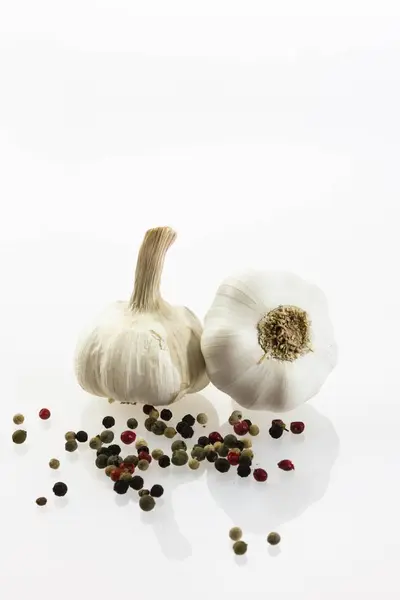 Garlic Allium Sativum Black Red Peppercorns — Stock Photo, Image