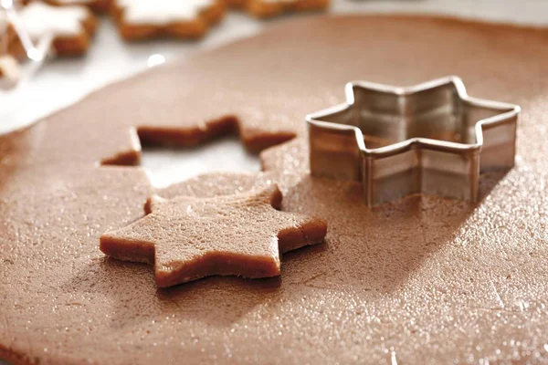 Matlagning kanel stjärnor cookies — Stockfoto