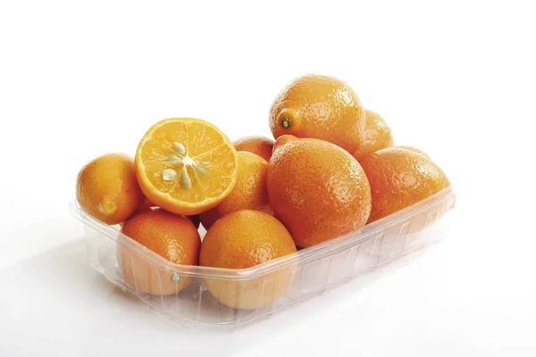 Kumquats Plast Skålar — Stockfoto