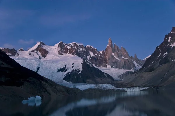 Monte Cerro Torre Bajo Cielo Estrellado Parque Nacional Los Glaciares — Foto de Stock