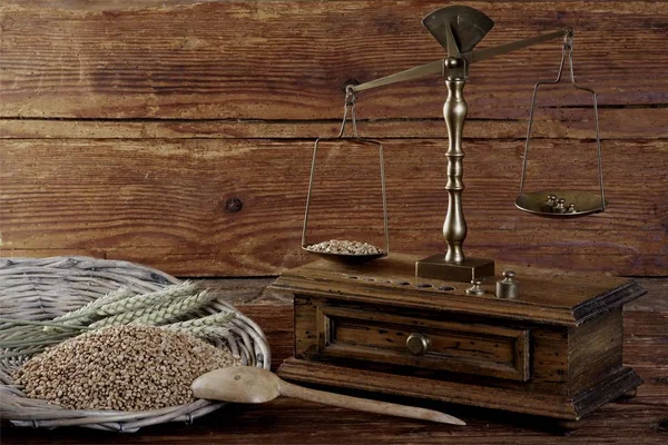 Антикварные Весы Взвешивающие Зерна Пшеницы Тритикум — стоковое фото