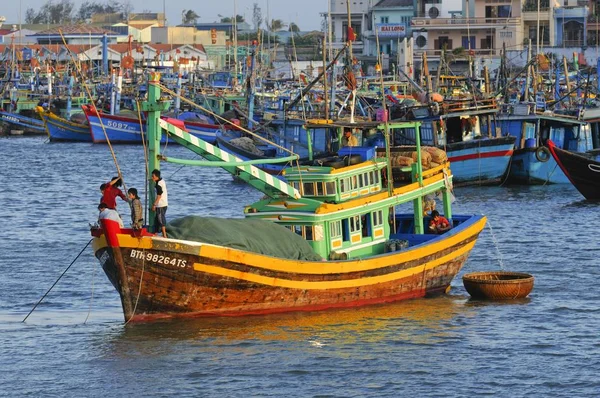 Bunte Hölzerne Fischerboote Hafen Von Phan Thiet Vietnam Asien — Stockfoto