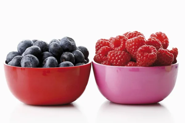 Forest berries in colorful dishes — Stock Photo, Image