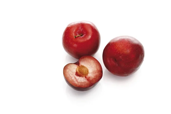 新鮮な食欲をそそる熟した赤梅 — ストック写真