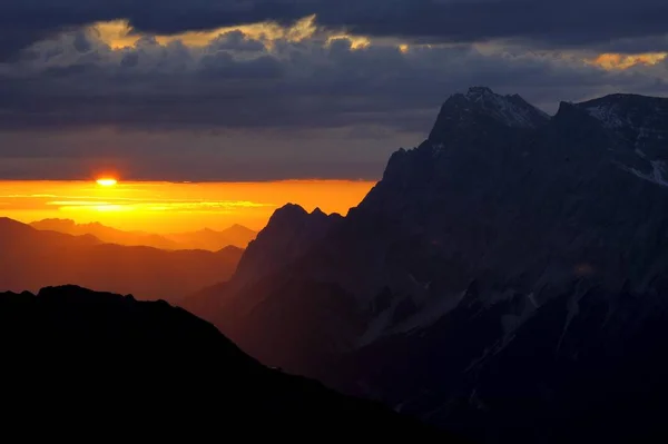 Damalı Dağ Zirveleri Berwang Ausserfern Tyrol Avusturya Avrupa Ile Zugspitze — Stok fotoğraf