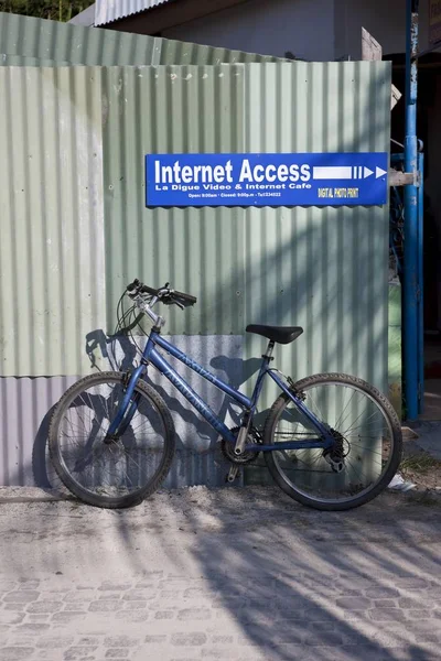 Bicicleta Frente Cibercafé Digue Digue Island Seychelles Océano Índico África — Foto de Stock