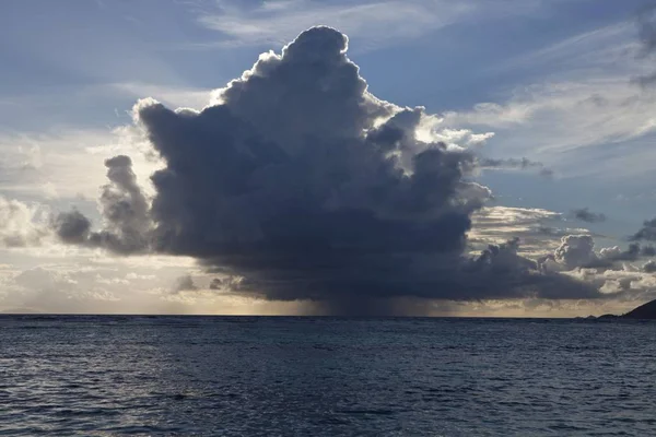 Aproximando Nuvens Tempestade Seychelles África Oceano Índico África — Fotografia de Stock