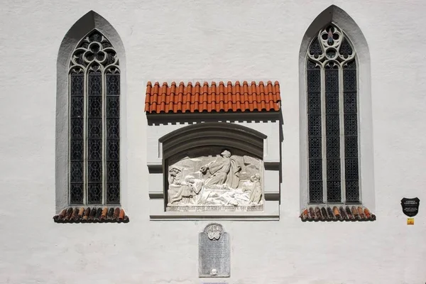 Gebrandschilderde Ramen Met Religieuze Stenen Beeld Met Het Schrijven Kaufbeuren — Stockfoto