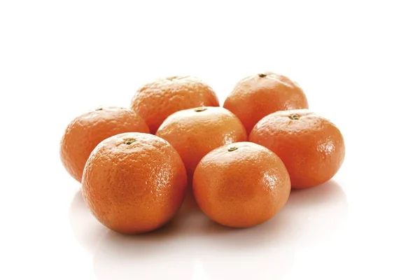 Mandarin Apelsiner Isolerade Vitt — Stockfoto