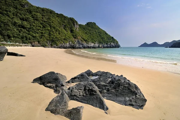 Praia Cat Halong Bay Vietnã Sudeste Asiático Ásia — Fotografia de Stock