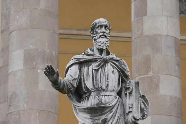 Estatua Piedra San Pedro Frente Basílica Eger Hungría Europa — Foto de Stock