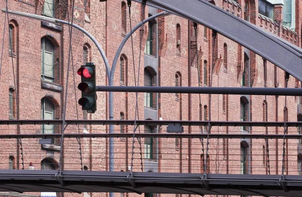 Gyalogos Híd Jelzőlámpa Speicherstadt Történelmi Warehouse District Hamburg Németország Európa — Stock Fotó