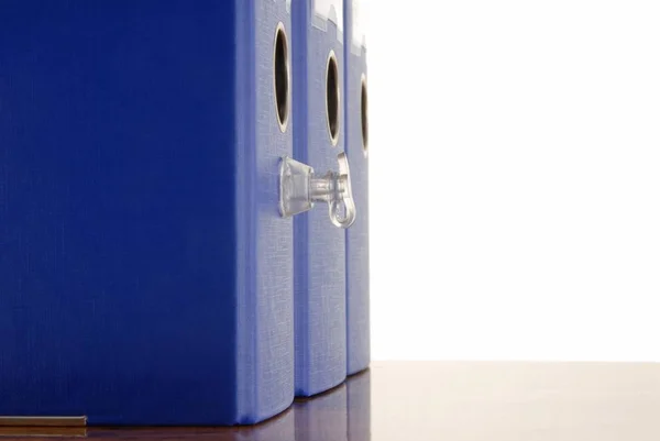 Μπλε Αρχείο Φακέλων Βαλβίδα Στέκεται Ένα Γραφείο Συμβολική Εικόνα Διογκωμένη — Φωτογραφία Αρχείου