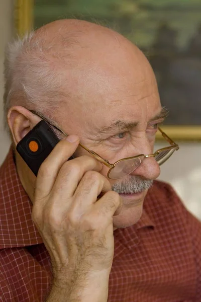 Pensioner Using Mobile Telephone Seniors — Stock Photo, Image