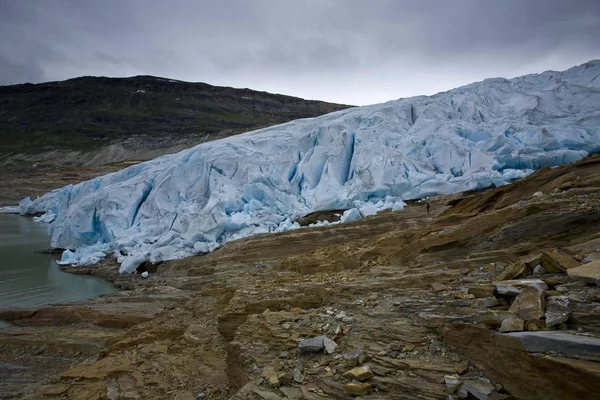 Svartisen 冰川和 Austerdalisen 斯堪的纳维亚 — 图库照片