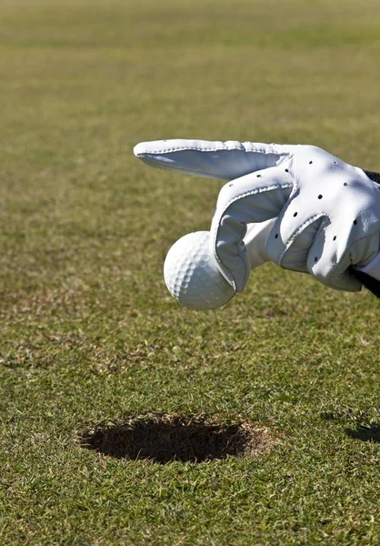 Poner Sin Palos Golf Mano Sosteniendo Una Pelota Golf —  Fotos de Stock