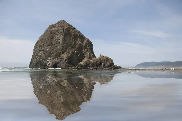 Clatsop 俄勒冈州 北美洲的大炮海滩的干草堆岩石 — 图库照片