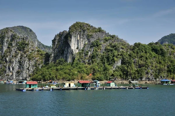 Zwevende Dorp Halong Bay Vietnam Zuidoost Azië Asia — Stockfoto