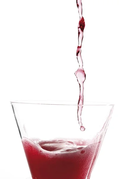 Заливка Червоної Кампарі Содової Склі Ізольовані Білому — стокове фото