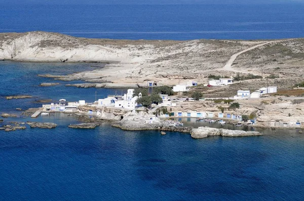 Pequeño Pueblo Pesquero Con Garajes Para Barcos Milos Cícladas Grecia — Foto de Stock