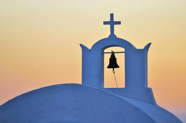 Cloche Croix Une Église Dans Dernière Lumière Soir Avec Ciel — Photo